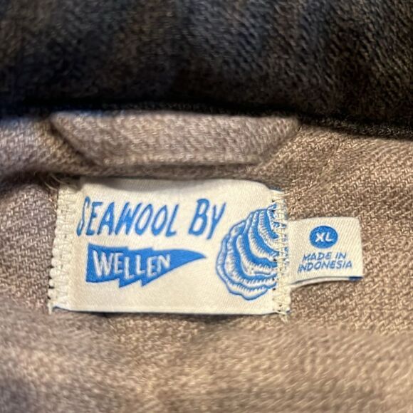 WELLEN
Seawool Bubble Shirt Jacket
in Charcoal size XL in EUC - Picture 7 of 12